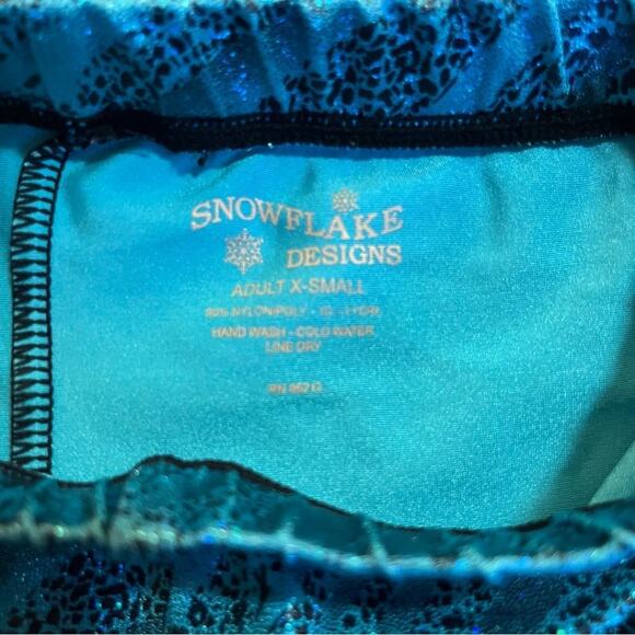 Snowflake Gymnastics Shorts AXS - Picture 4 of 4